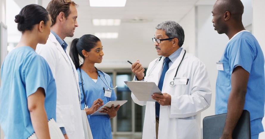 head physician planning with his team for a crisis