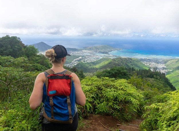 Julia Kuhn, Allied traveler in Hawaii