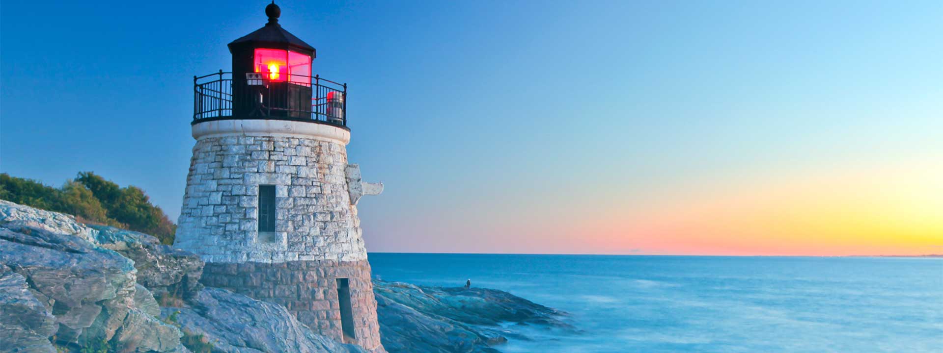 Rhode Island coastline with a lighthouse and view